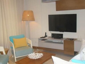 Living area - Beachfront, stylish, calm apartment by Althea (Grand-Bays)