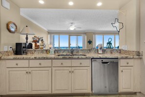 Private kitchen - Hidden Dunes 1703 (Panama City Beach)