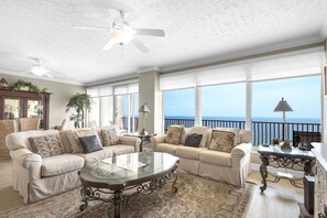 Leilighet, flere senger (Hidden Dunes 1603) | Oppholdsområde | TV