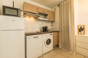 Fridge, oven, coffee/tea maker, cookware/dishes/utensils