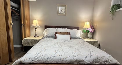 #1-Ellegant Room in a quiet and nice home to stay in West Edmonton Area