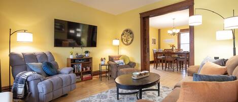 Smart TV, fireplace, stereo