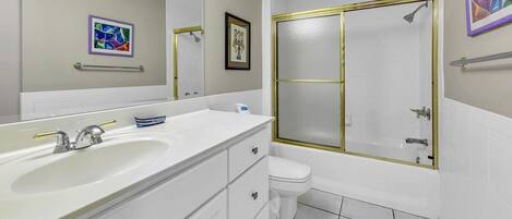 Apartment, Mehrere Betten (Hidden Dunes 1303) | Badezimmer