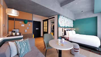 Deluxe Room, 1 King Bed, City View | Down comforters, free minibar, in-room safe, desk