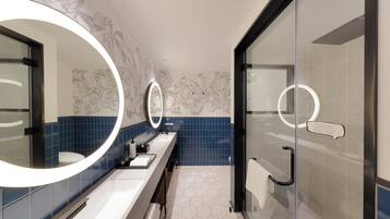 Deluxe Room, 1 King Bed, City View | Bathroom