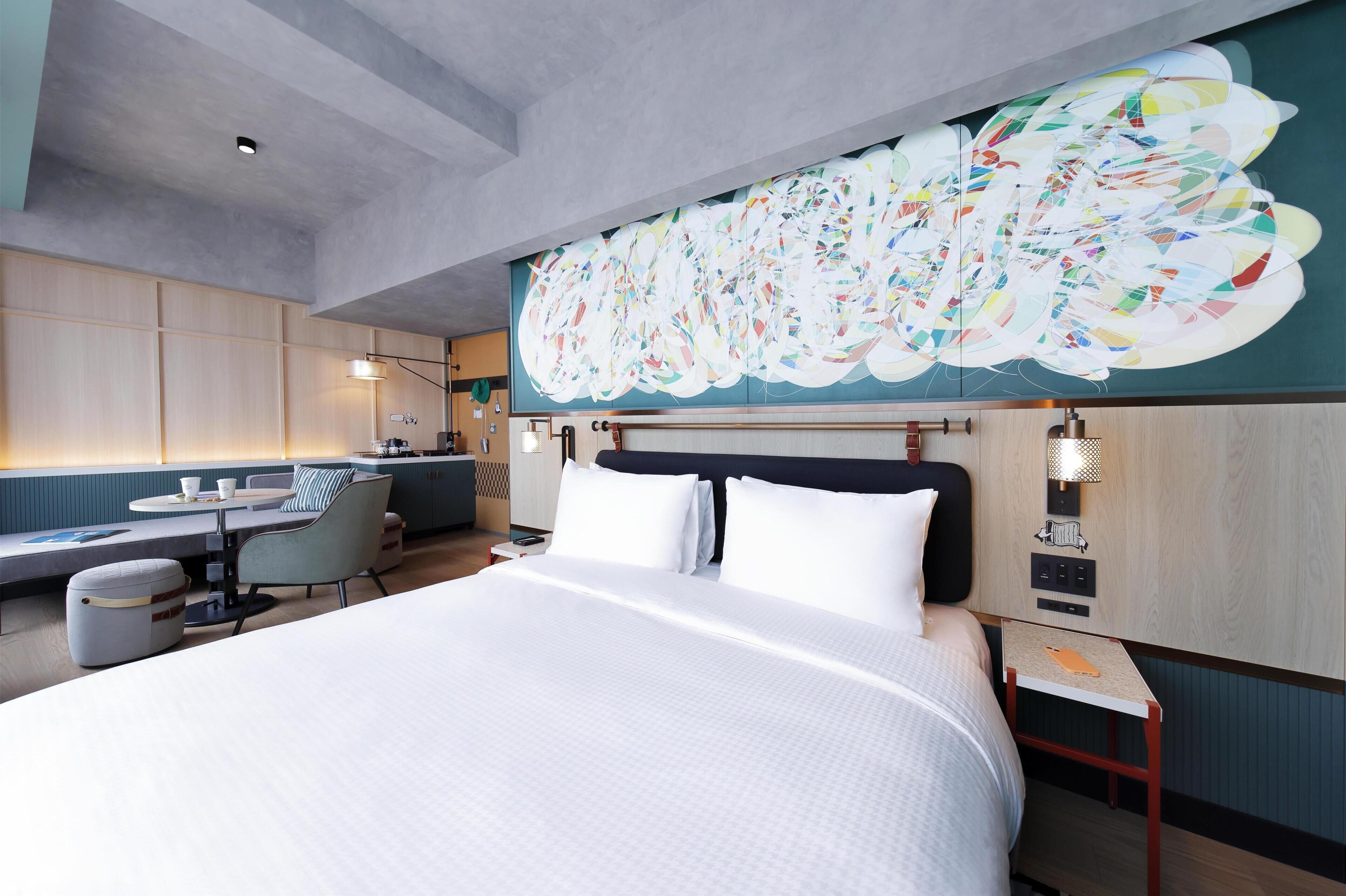 Deluxe-Zimmer, 1 King-Bett, Stadtblick | Daunenbettdecken, kostenlose Minibar, Zimmersafe, Schreibtisch