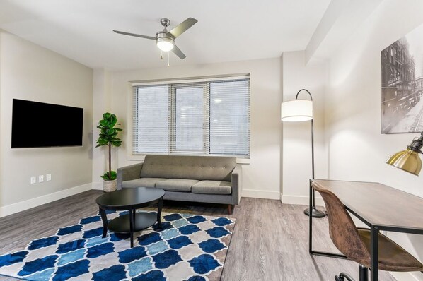 Televisio, videopelejä, pöytäjalkapallopöytä