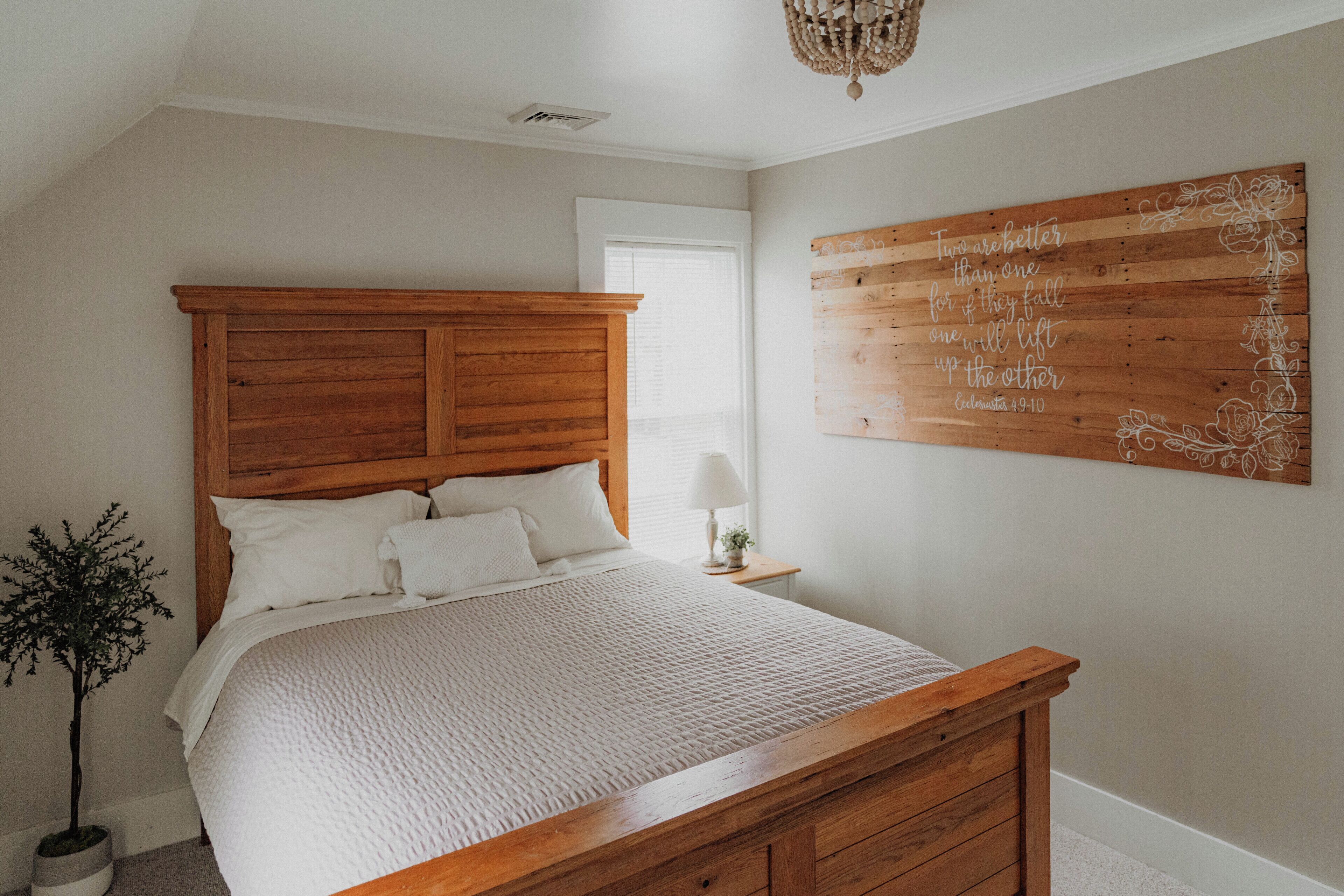 2 slaapkamers, een bureau, een strijkplank/strijkijzer, wifi