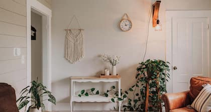 Lovely 2nd Floor Apartment