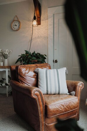 Smart TV, books, offices