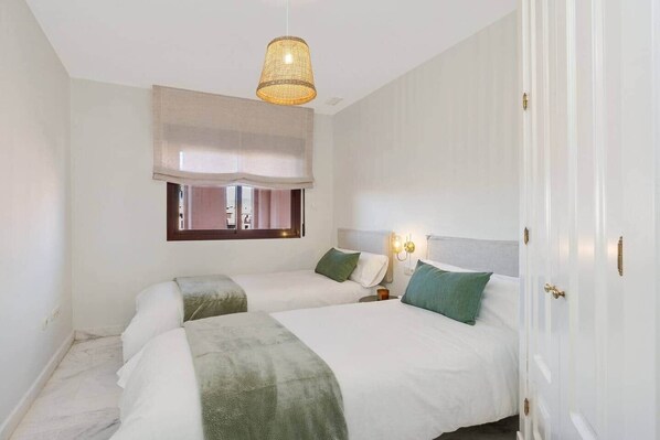 2 bedrooms, iron/ironing board, free WiFi, bed sheets - Comeback Noches de Blanco Satén (Motril)