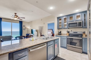 Condo, varias camas (Sterling Reef 802) | Cocina privada | Horno y tostadora 