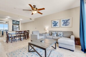 Living area - Sterling Reef 802 (Panama City Beach)