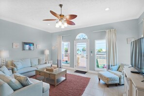 Apartment, Mehrere Betten (Vista del Mar I Rest-A-While 201) | Wohnbereich