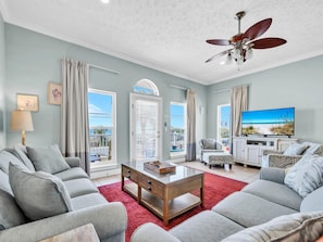 Condo, várias camas (Vista del Mar I Rest-A-While 201) | Área de estar | TV