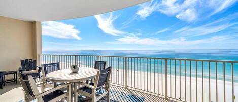 公寓客房, 多張床 (Ocean Villa 802) | 室外用餐