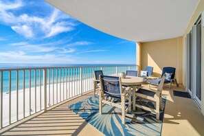 Outdoor dining - Ocean Villa 802 (Panama City Beach)