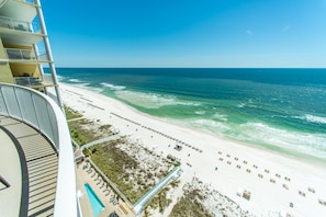 Condo, varias camas (Ocean Villa 1406) | Playa | En la playa 