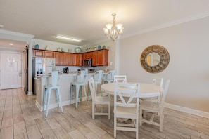 Appartamento, letti multipli (Ocean Villa 1102) | Pasti