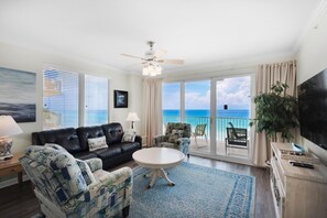 Condo, Plusieurs lits (Marisol 501) | Aire de séjour | Téléviseur