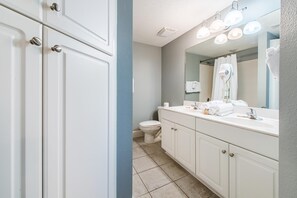 Condo, 1 King Bed with Sofa bed (Majestic Beach Towers 2-603) | Bathroom | Free toiletries, towels, soap, toilet paper - Majestic Beach Towers 2-603 (Panama City Beach)