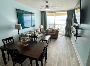 Apartment, Mehrere Betten (Majestic Beach Towers 2-1905) | Wohnbereich