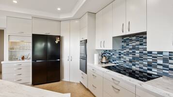Fridge, microwave, dishwasher, coffee/tea maker
