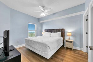 Appart'hÎtel, 1 trÚs grand lit et 1 canapé-lit (Majestic Beach Towers 2-1803)