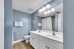 Appart'hÎtel, 1 trÚs grand lit et 1 canapé-lit (Majestic Beach Towers 2-1803) | Salle de bain