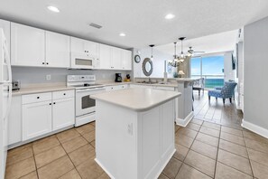 Leilighet, flere senger (Majestic Beach Towers 2-1206) | Eget kjøkken | Ovn og brødrister