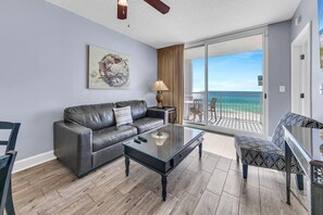 Leilighet, flere senger (Majestic Beach Towers 2-1206) | Oppholdsområde | TV