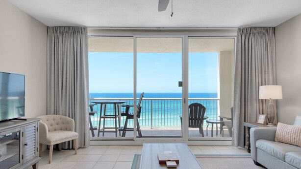 Living area | TV - Majestic Beach Towers 1-605 (Panama City Beach)