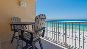 Outdoor dining - Majestic Beach Towers 1-605 (Panama City Beach)