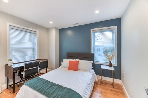 3 bedrooms, desk, iron/ironing board, free WiFi