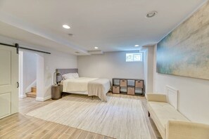 4 quartos, escrivaninha, ferros/tábuas de passar roupa, Wi-Fi