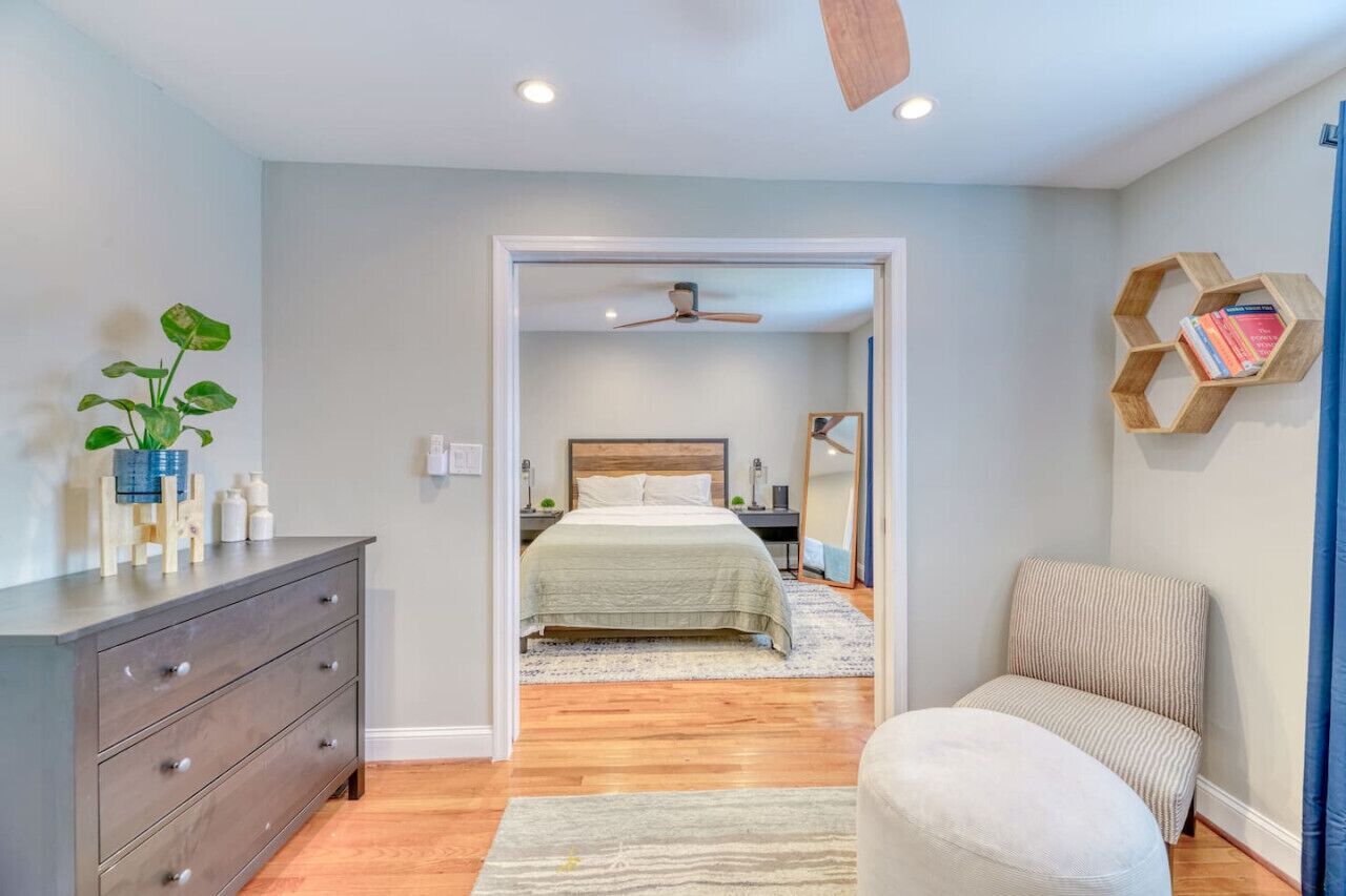 4 bedrooms, desk, iron/ironing board, WiFi