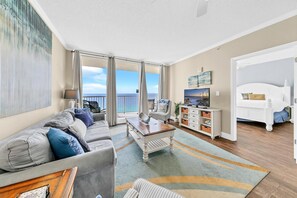 Apartment, Mehrere Betten (Majestic Beach Towers 1-1803) | Wohnbereich