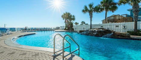 Appartement, 1 queensize bed met slaapbank (Majestic Beach Towers 1-1706) | Zwembad | Een binnenzwembad en een buitenzwembad