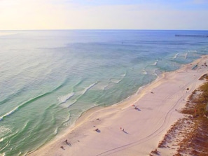 Apartment, 1 Queen-Bett und Schlafsofa (Majestic Beach Towers 1-1706) | Strand | Am Strand