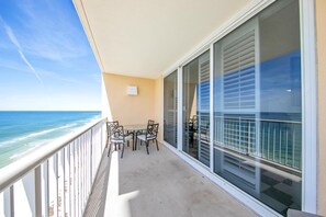 Leilighet, 1 kingsize-seng med sovesofa (Majestic Beach Towers 1-1615) | Utendørsservering