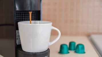 Grand réfrigérateur, micro-ondes, four, plaque de cuisson