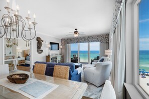 Appartamento, letti multipli (Grandview East 405) | Area soggiorno | TV