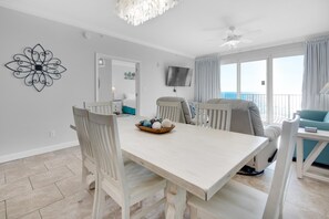 Apartamento, varias camas (Grandview East 304) | Restauración