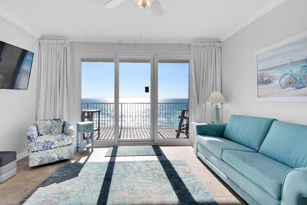 コンドミニアム ベッド (複数台) (Grandview East 304) | リビング エリア | テレビ