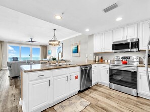 Lejlighed - flere senge (Grandview East 302 - Sandscape) | Privat køkken | Ovn, brødrister