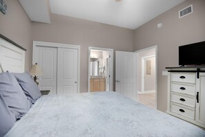 Condo, Multiple Beds (Grandview East 1602)