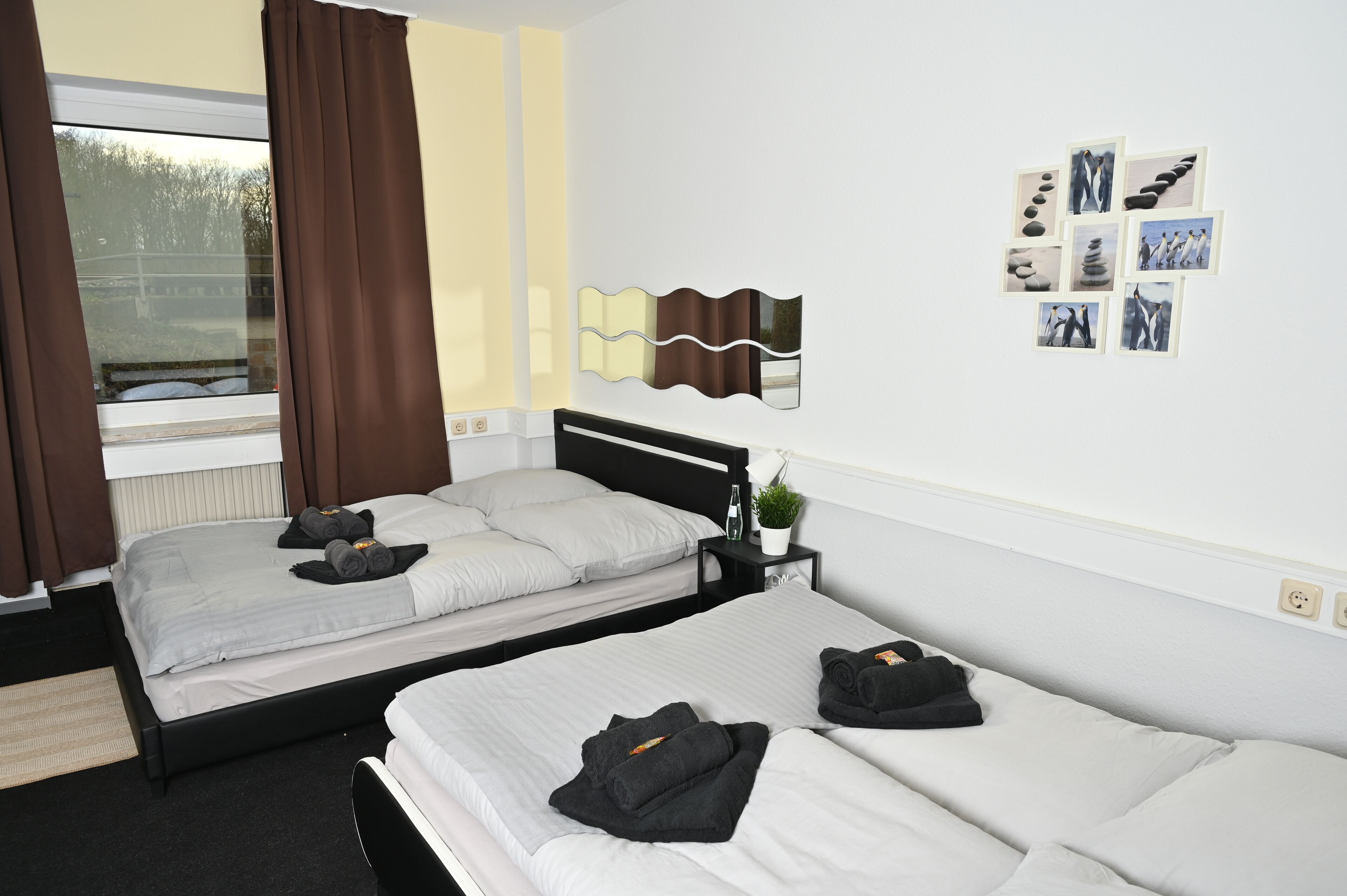 Individuell eingerichtet, laptopgeeigneter Arbeitsplatz