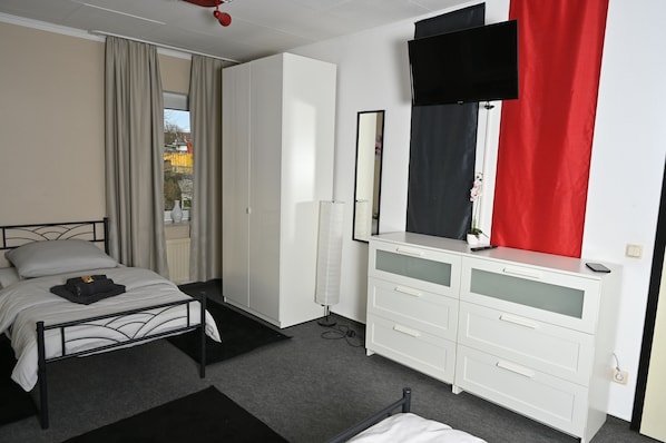 Classic Quadruple Room | Individually furnished, laptop workspace, free WiFi, bed sheets