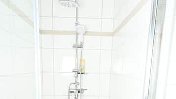 Dusche, Regendusche, Haartrockner, Handtücher