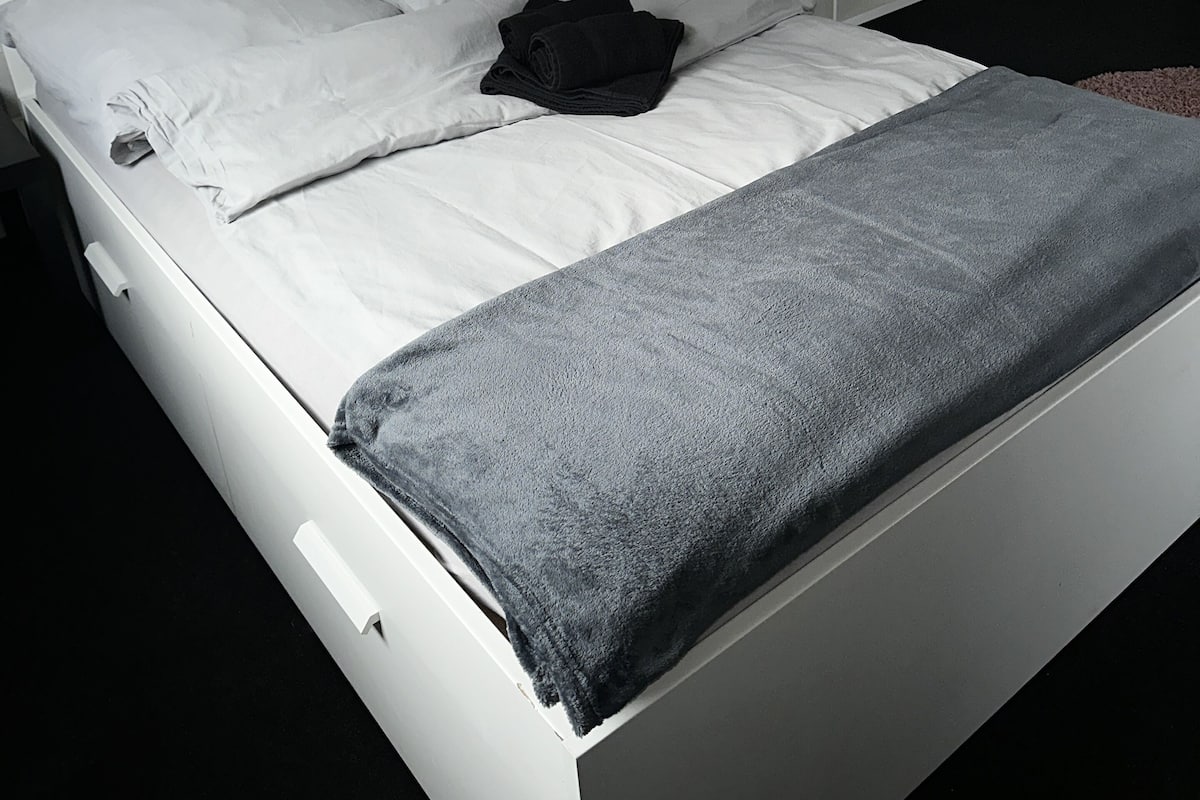 Muebles diferentes, espacio para trabajar con laptop y wifi gratis